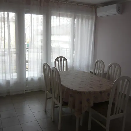 Luna Apartmanhaz Daire *